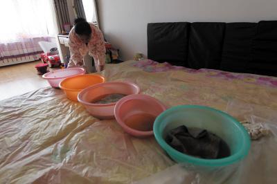 略阳楼上漏水，住户失联，小区没物管，业主维权难！律师来支招……